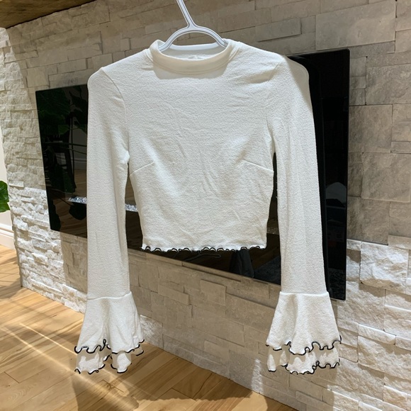 Lost+Wander | Austin Ruffled Bell Sleeve Crop Top - Picture 3 of 5